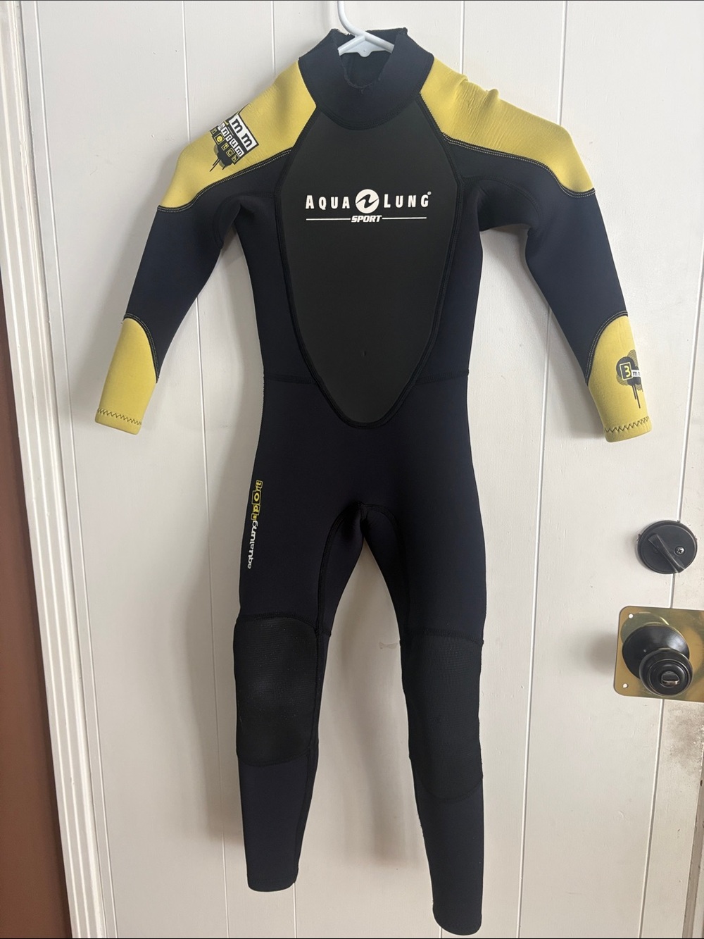 Aqua Lung Sport Kids Wetsuit in Black and Yellow size Small
